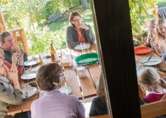 Espace repas sur la terrasse