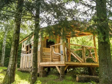 cabane aménagée au gîte de la retorderie