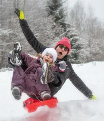 luge avec les enfants au gîte de la retorderie
