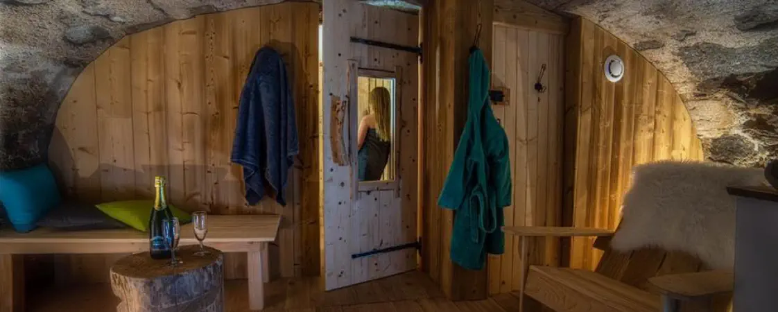 Sauna dans la cave voûtée